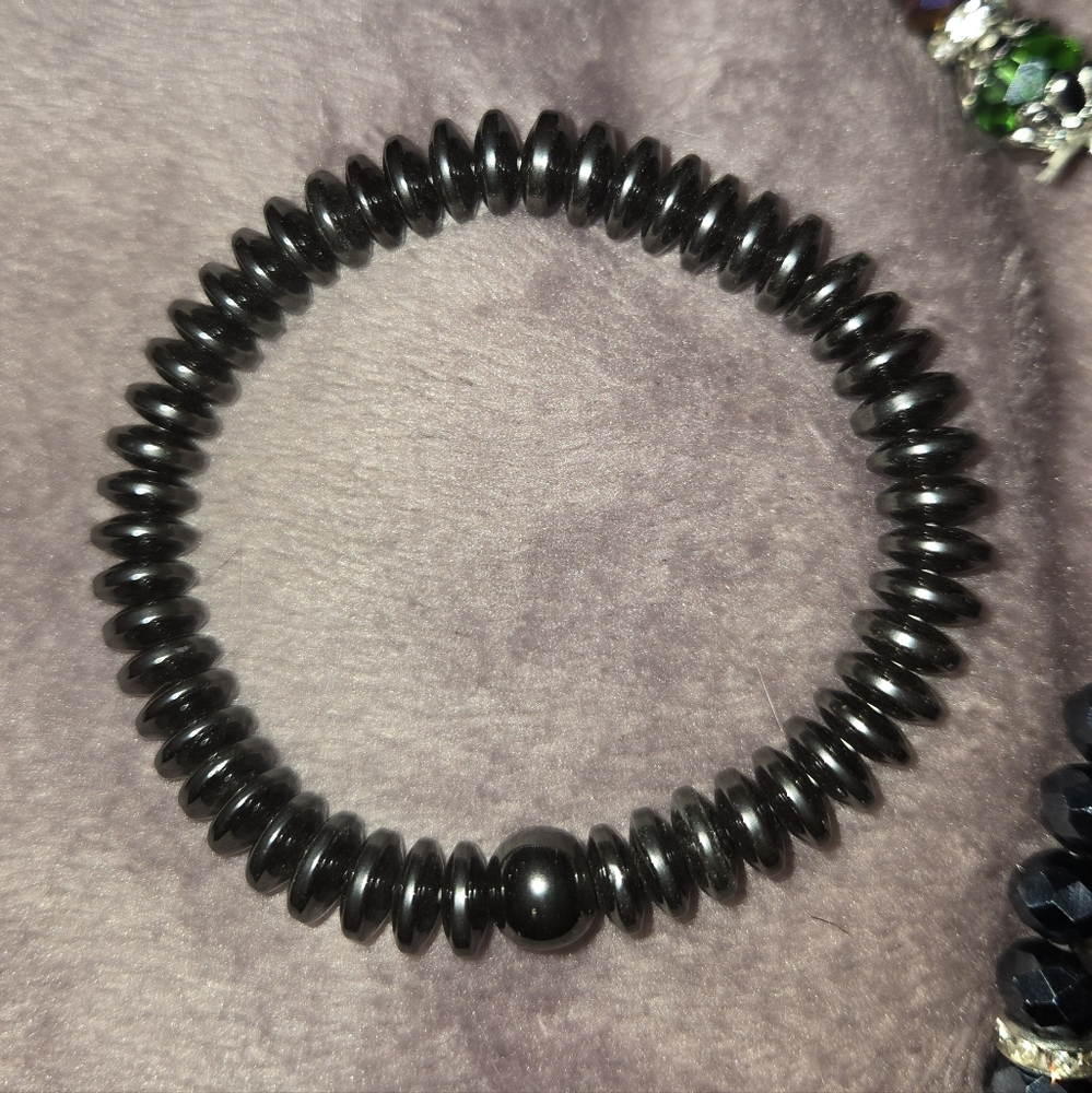 4 Bracelets For $5, Elastic, Pics With Flash And Without - Picture 8 of 9